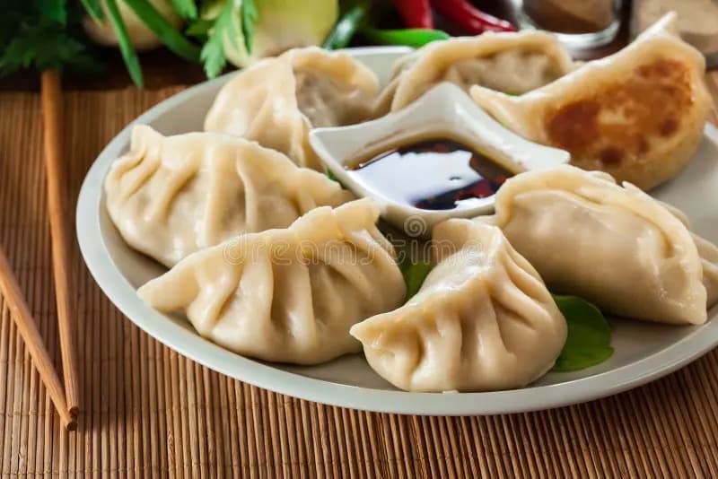 Steamed or Fried Dumplings (8pcs - chicken or pork)